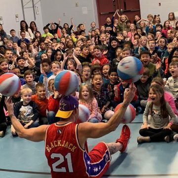 Harlem Wizards spread message during school visits