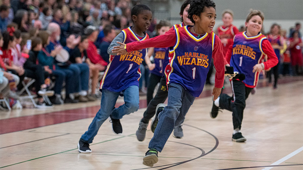 Harlem Wizards work their basketball magic for Sandrock fundraiser